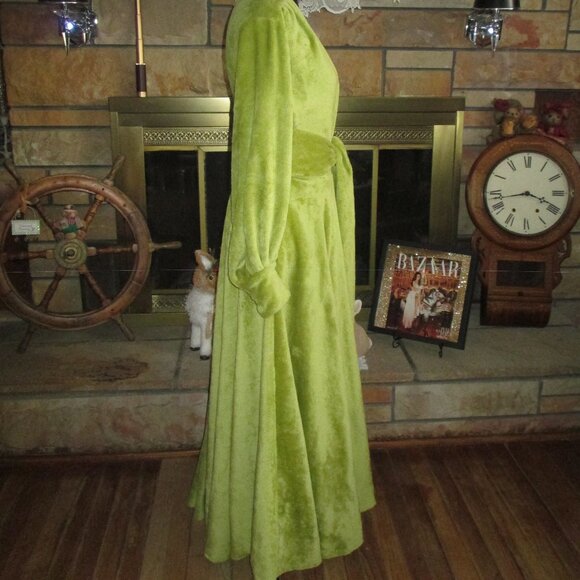 Catherine D'Lish Robe - Picture 3 of 10